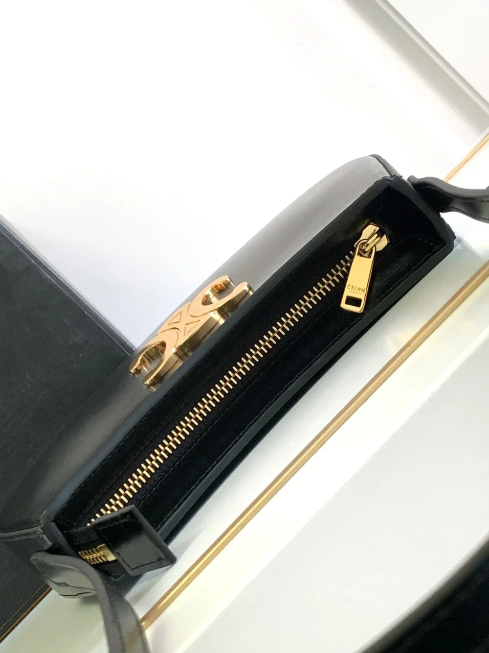 Celine. dimensions 22